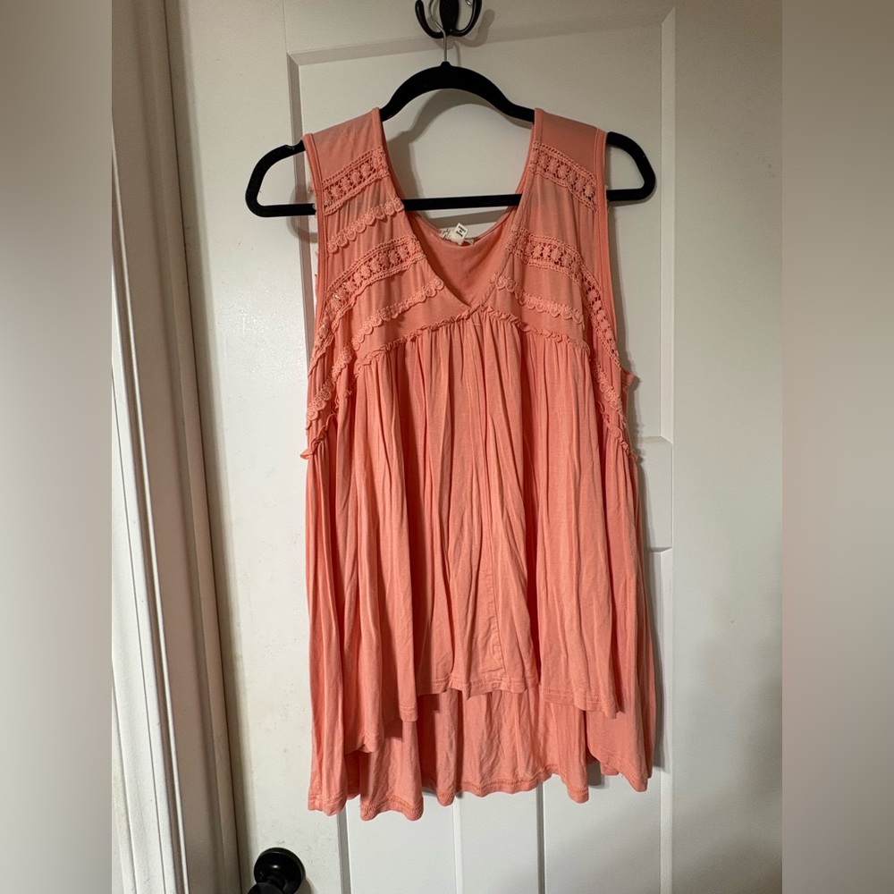 POL Coral V-Neck Crochet Trim Tank Top